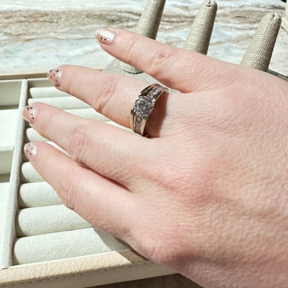 Vintage Sterling Silver S925 RingSize 6 1/2 W/ CZ Stone & Geometric Side Accents - Picture 7 of 13